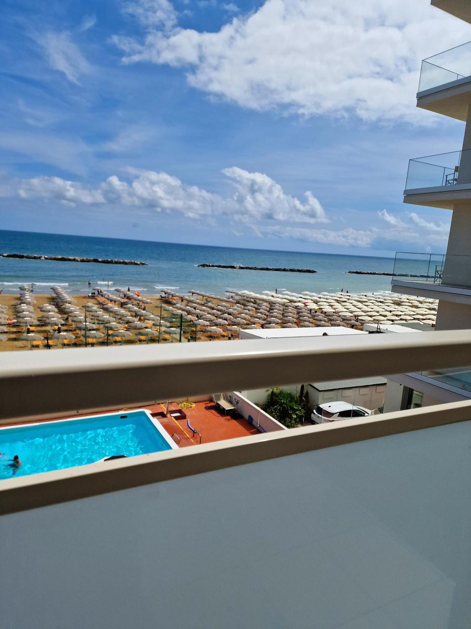 Hotel Embassy Pesaro Eksteriør bilde
