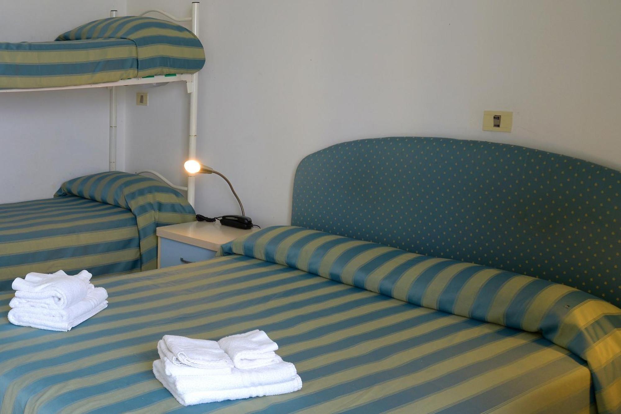 Hotel Embassy Pesaro Eksteriør bilde