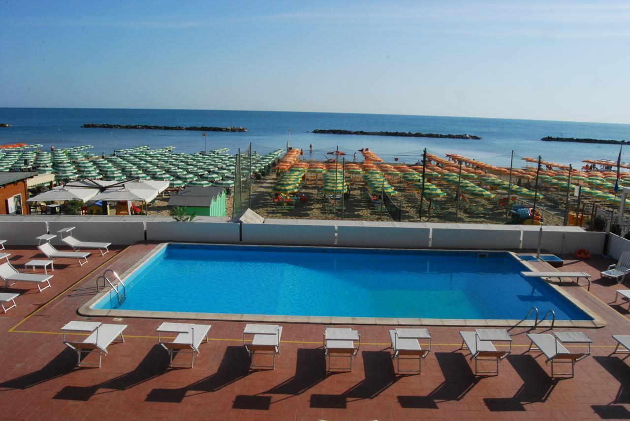 Hotel Embassy Pesaro Eksteriør bilde