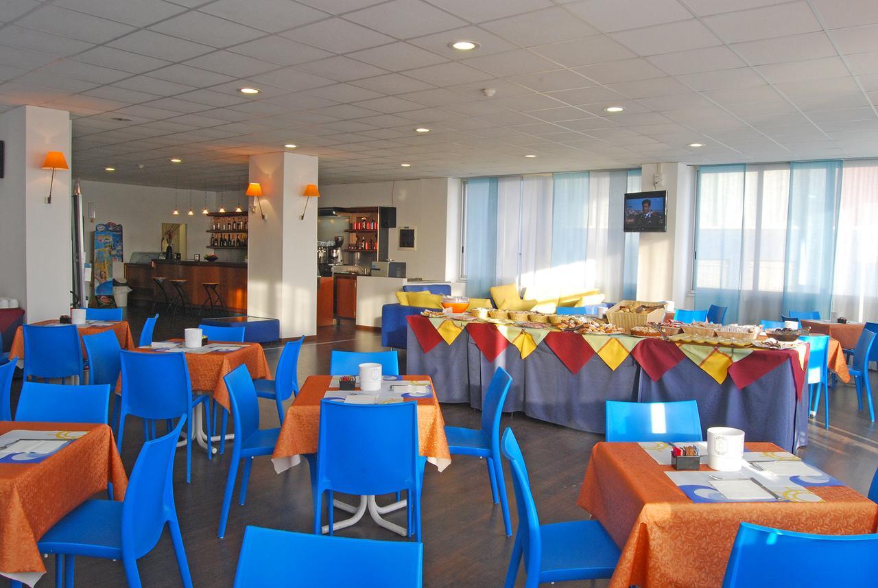 Hotel Embassy Pesaro Eksteriør bilde